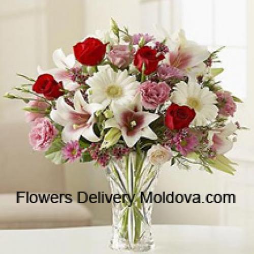 Schöne Nelken, Gerberas und Rosen in Vase