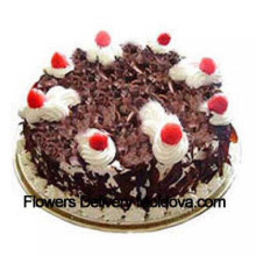 1/2 Kg Magnificent Black Forest Cake